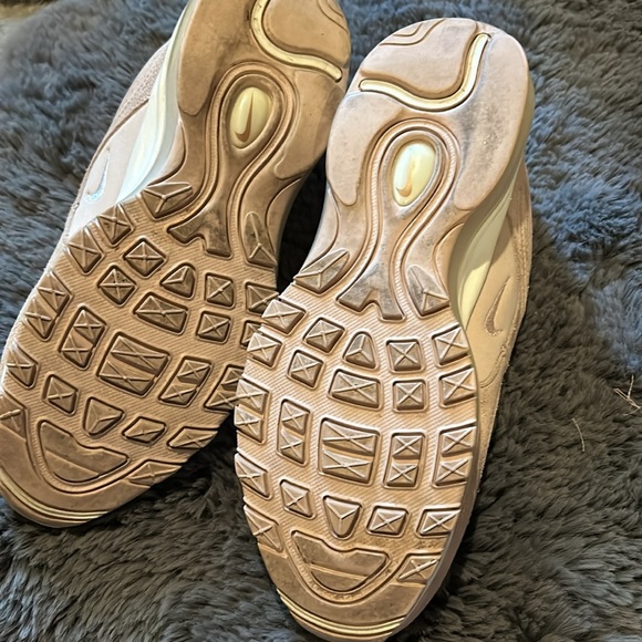 Nike shoes - Picture 4 of 5